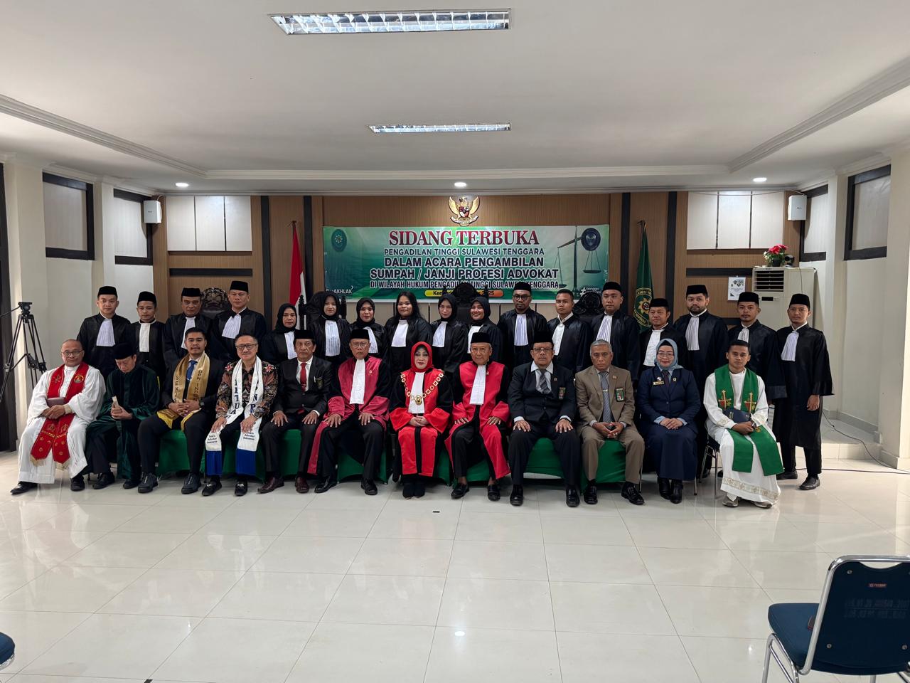 DPC PERADI SAI Kendari melaksanakan Pengangkatan dan Penyumpahan pada 21 sd 22 Agustus 2025 di Ball Room Hotel Horison Kendari dan Pengadilan Tinggi Sulawesi Tenggara, dan acara dibuka oleh KETUM DPN PERADI SAI (Harry Ponto, S.H., LL.M) dan Ketua Komite Magang dan Pengangkatan Advokat (Tommy Sugih, S.H.), dengan peserta yang dilantik sebanyak 17 calon advokat.